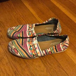 Bright patterned TOMS women’s size 9